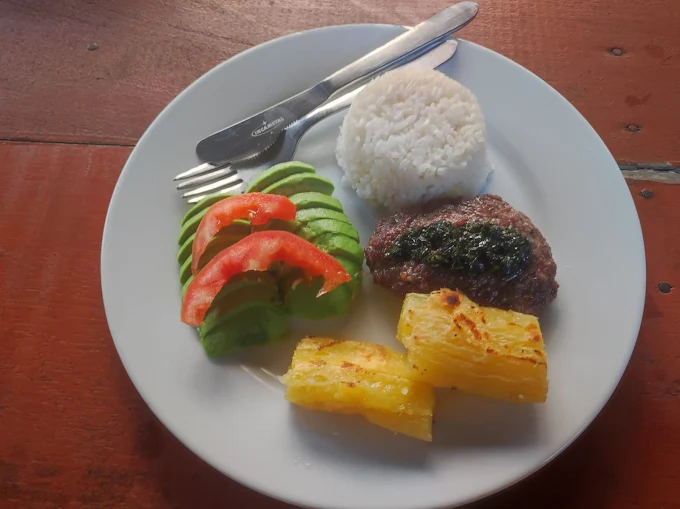Almuerzos empacados premium para expediciones